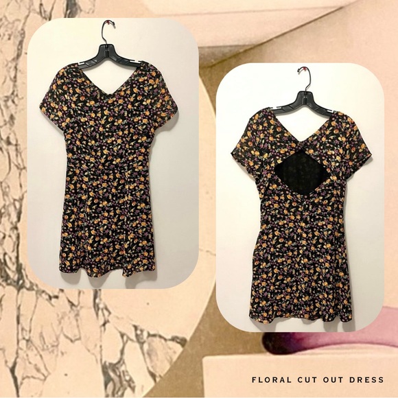 floral short sleeve mini dress with open back - Picture 1 of 16